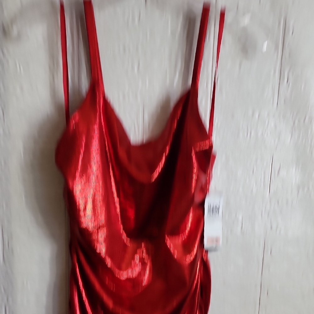 Elegant Red Draped Dress - Picture 4 of 10
